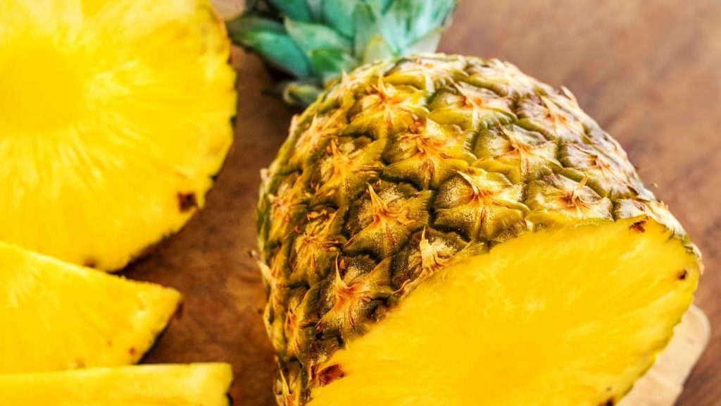 রাতে আনারস খেলে কি হয়